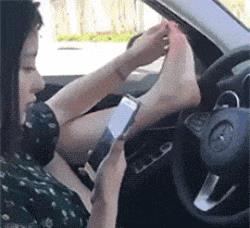 姑娘问老板,是茄子好,还是黄瓜好