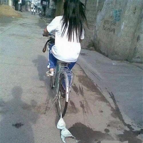 姑娘问老板,是茄子好,还是黄瓜好