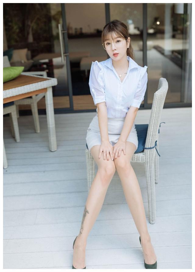 御姐的王雨纯上演一场私房视觉。 ??