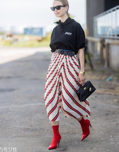 半身裙配什么上衣？既暖又显瘦的穿搭推荐