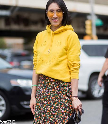 半身裙配什么上衣？既暖又显瘦的穿搭推荐