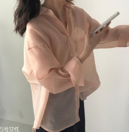 衬衫怎么穿更有个性 教你花式搭配技巧 衬衫怎么穿更有个性 教你花式搭配技巧