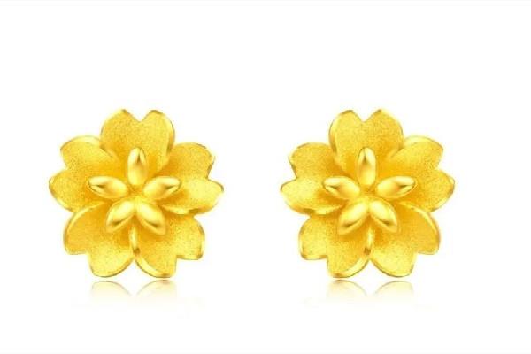 黄金耳钉一般多少克 黄金耳钉怎么看真假 黄金耳钉一般多少克 黄金耳钉怎么看真假