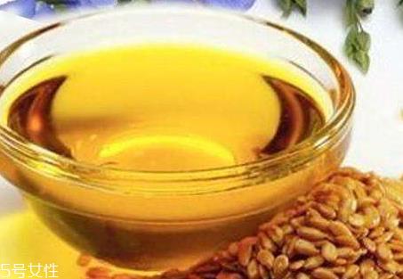 核桃油和亚麻籽油哪个好 二者各有特点 核桃油和亚麻籽油哪个好 二者各有特点