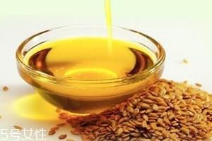 核桃油和亚麻籽油哪个好 二者各有特点 核桃油和亚麻籽油哪个好 二者各有特点