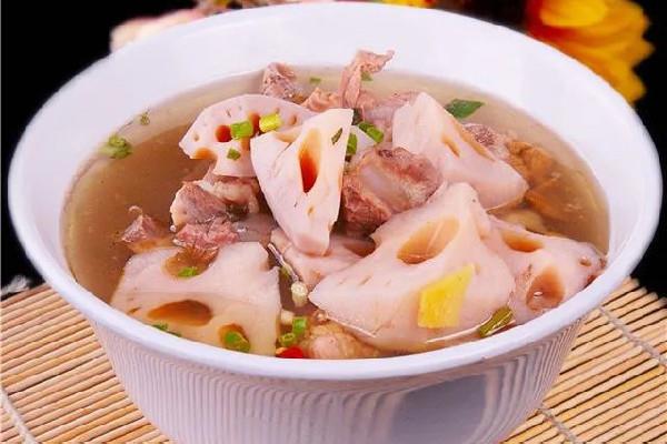 莲藕排骨汤的功效与营养 莲藕排骨汤的做法 莲藕排骨汤的功效与营养 莲藕排骨汤的做法