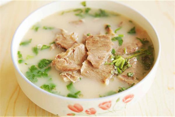 羊肉汤用哪个部分的羊肉 羊肉汤的做法及配料 羊肉汤用哪个部分的羊肉 羊肉汤的做法及配料