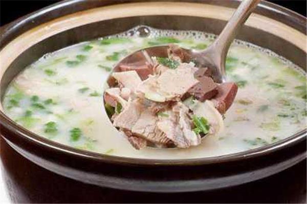 羊肉汤用哪个部分的羊肉 羊肉汤的做法及配料 羊肉汤用哪个部分的羊肉 羊肉汤的做法及配料