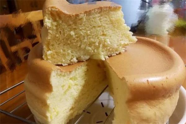 电饭煲蛋糕蛋清打到什么程度 做蛋糕蛋清打不发怎么办 电饭煲蛋糕蛋清打到什么程度 做蛋糕蛋清打不发怎么办