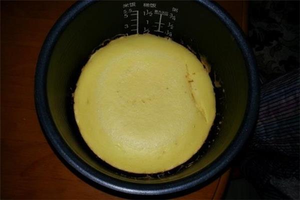 电饭煲蛋糕蛋清打到什么程度 做蛋糕蛋清打不发怎么办 电饭煲蛋糕蛋清打到什么程度 做蛋糕蛋清打不发怎么办