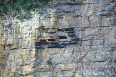 探秘奇怪山洞,诡异怪洞揭开隐藏历史