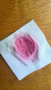 红酒滴在纸巾上_红酒滴在纸巾上怎么测试真假