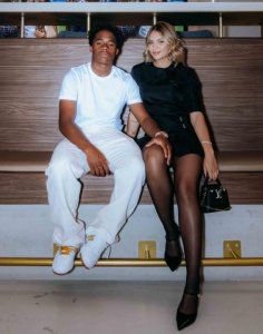 恩德里克:我和女友相处得很开心,也喜欢体验她的模特工作