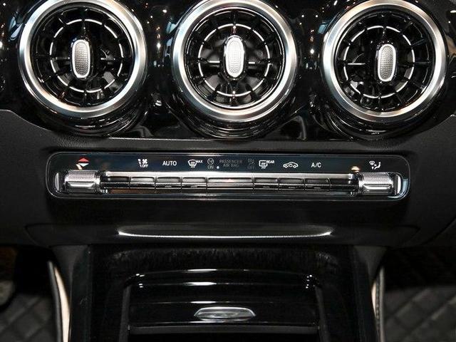 试驾奔驰B200，谈谈它的使用感受和车身配置！-