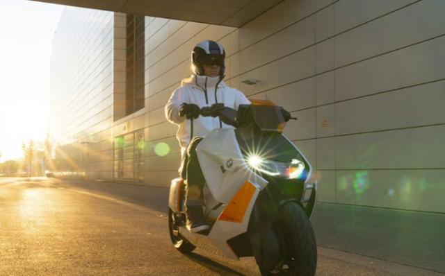 12年后的超级迭代，宝马发布旗舰电动SUViX-