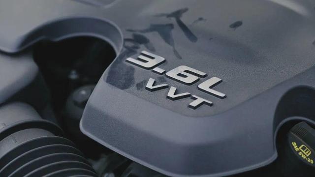 “伪豪车”！？——克莱斯勒300c评测-