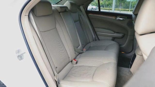 “伪豪车”！？——克莱斯勒300c评测-