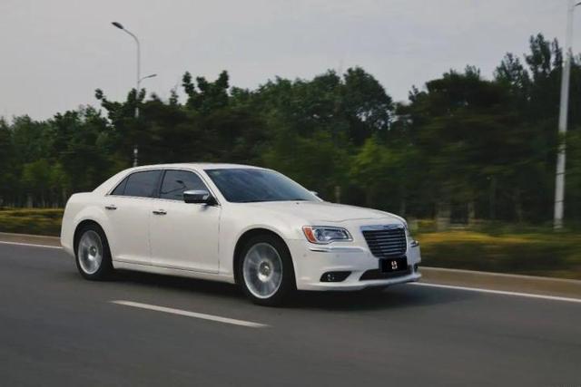 “伪豪车”！？——克莱斯勒300c评测-