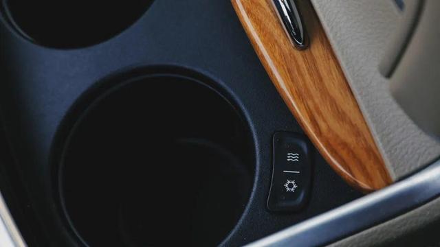 “伪豪车”！？——克莱斯勒300c评测-