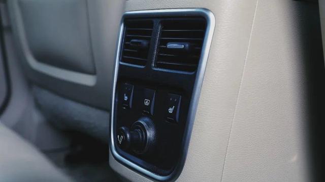 “伪豪车”！？——克莱斯勒300c评测-