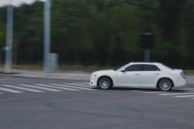 “伪豪车”！？——克莱斯勒300c评测-