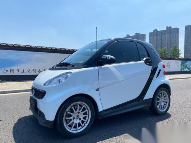 女性专属小汽车，奔驰Smart到底怎么样，今天带你来评测一下-