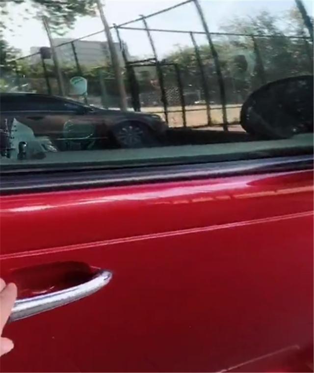 实拍克莱斯勒PT 漫步者,落地26万,马力145匹,12.2秒破百-