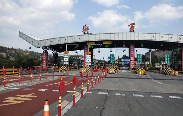 高速公路收费标准怎么收费?小车上高速100公里多少钱-