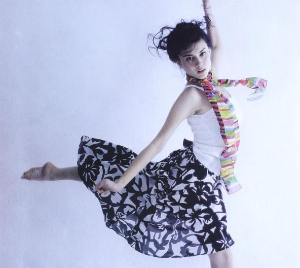 曾和陈柏霖谈过恋爱,结识百亿富豪,为了上位三年生两娃