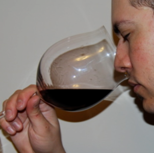 进口红酒怎么辨别好坏(怎么去辨别红酒的好坏)