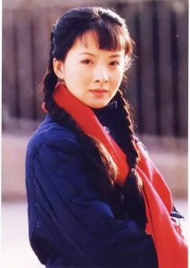 谢兰:嫁大11岁师小红,不生孩子愁坏家人,41岁为爱生子终获幸福