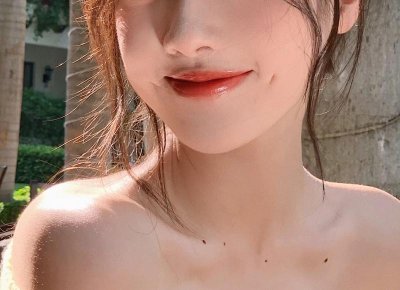 ​看见老公搂着别的女人的腰，在街头舌吻