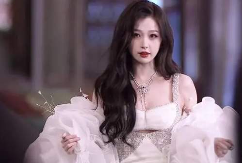 虞书欣新剧《双轨》饰演什么角色?《双轨》剧情介绍