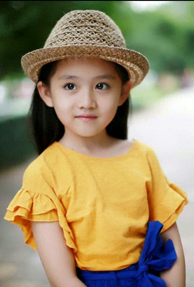 《因为遇见你》乐童扮演者王亭文近照，整个娱乐圈都在等着她长大