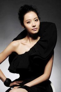 ​传奇大掌柜关雅丽是谁演的 关雅丽扮演者原雨个人资料