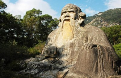 ​世界最著名的12座巨型雕像，其中有6座在中国