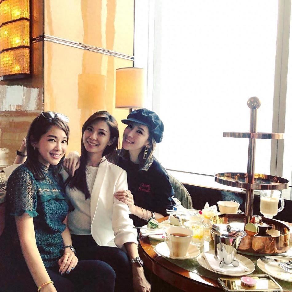 林志颖娇妻陈若仪晒与闺蜜下午茶时光