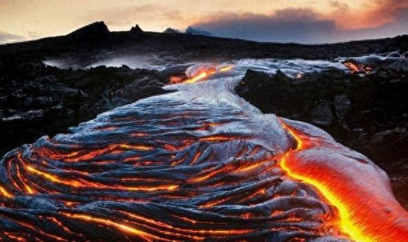 世界上最壮观的火山口之一，基拉韦厄火山