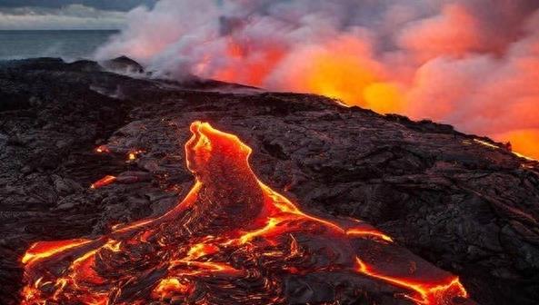 世界上最壮观的火山口之一，基拉韦厄火山