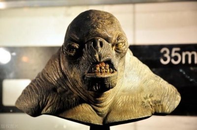 《魔戒》的故事情节