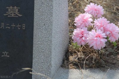 ​十月一上坟回乡祭祖，应该提前，还是晚一点，什么时间最好？