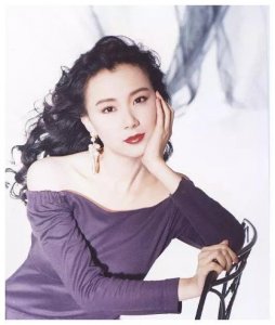 51岁萧蔷这组骑马照有多美?身材管理做到位,美丽不再局限于年龄