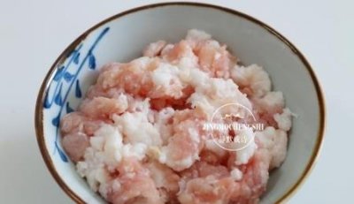 鱼羊火锅的做法