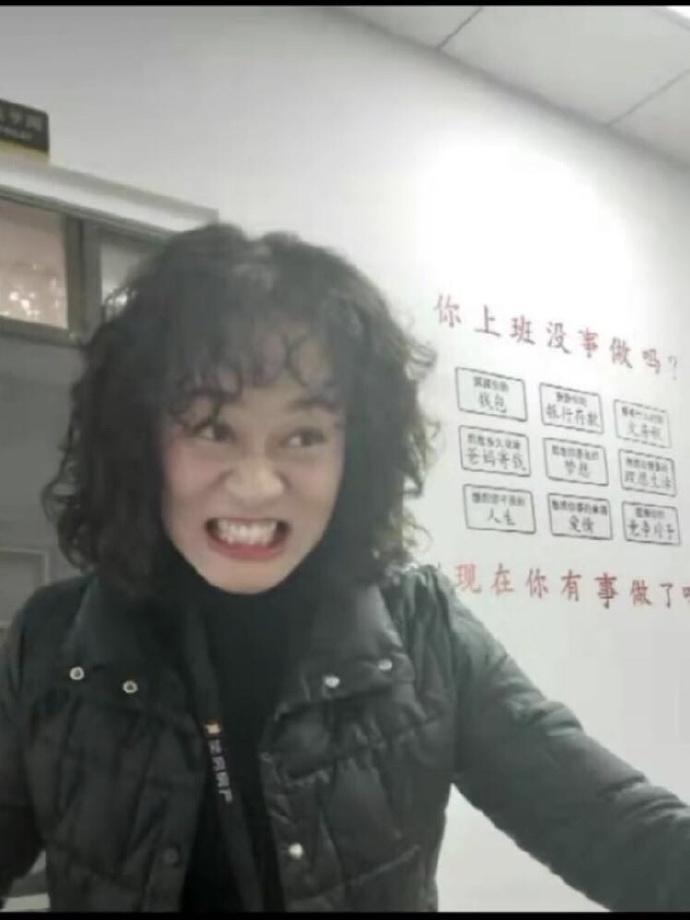 囧哥:曲折!男子丢钱报警被查出招嫖遭仙人跳,丢的钱是主动付的