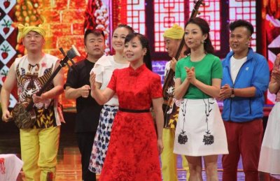 隐瞒多年,草根明星王二妮“真实身份”曝光,怪不得她越来越火