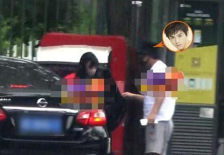 武艺与女友穿情侣装手挽手恋情曝光，原来沈月鞠婧祎邢菲是障眼法