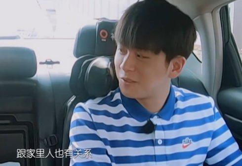 武艺与女友穿情侣装手挽手恋情曝光，原来沈月鞠婧祎邢菲是障眼法