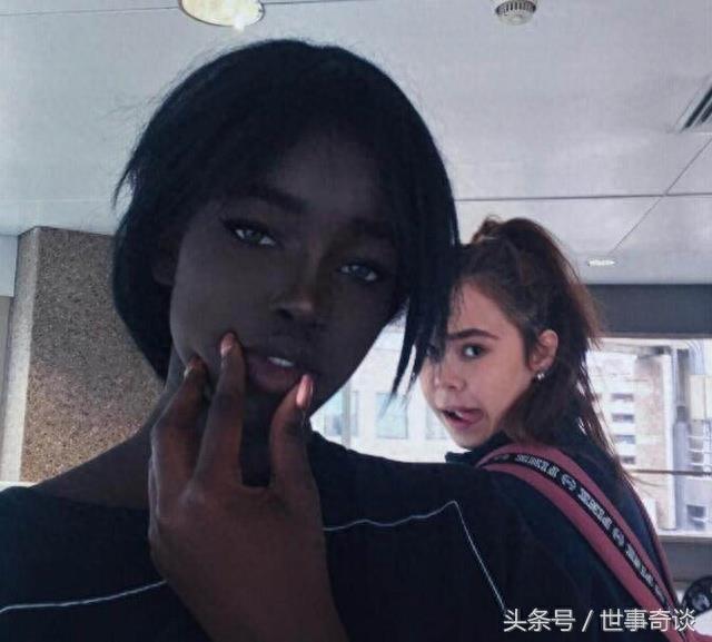 世界上最黑最美的黑人，出门从来不化妆，全身到下只有牙齿是白的