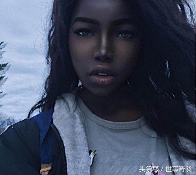 世界上最黑最美的黑人，出门从来不化妆，全身到下只有牙齿是白的