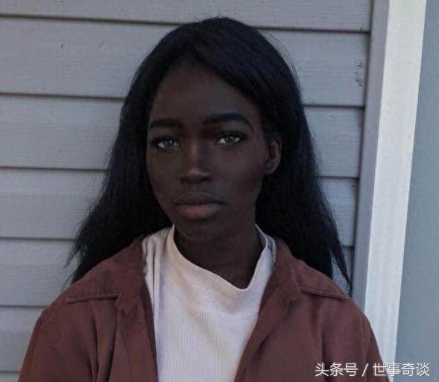 世界上最黑最美的黑人，出门从来不化妆，全身到下只有牙齿是白的